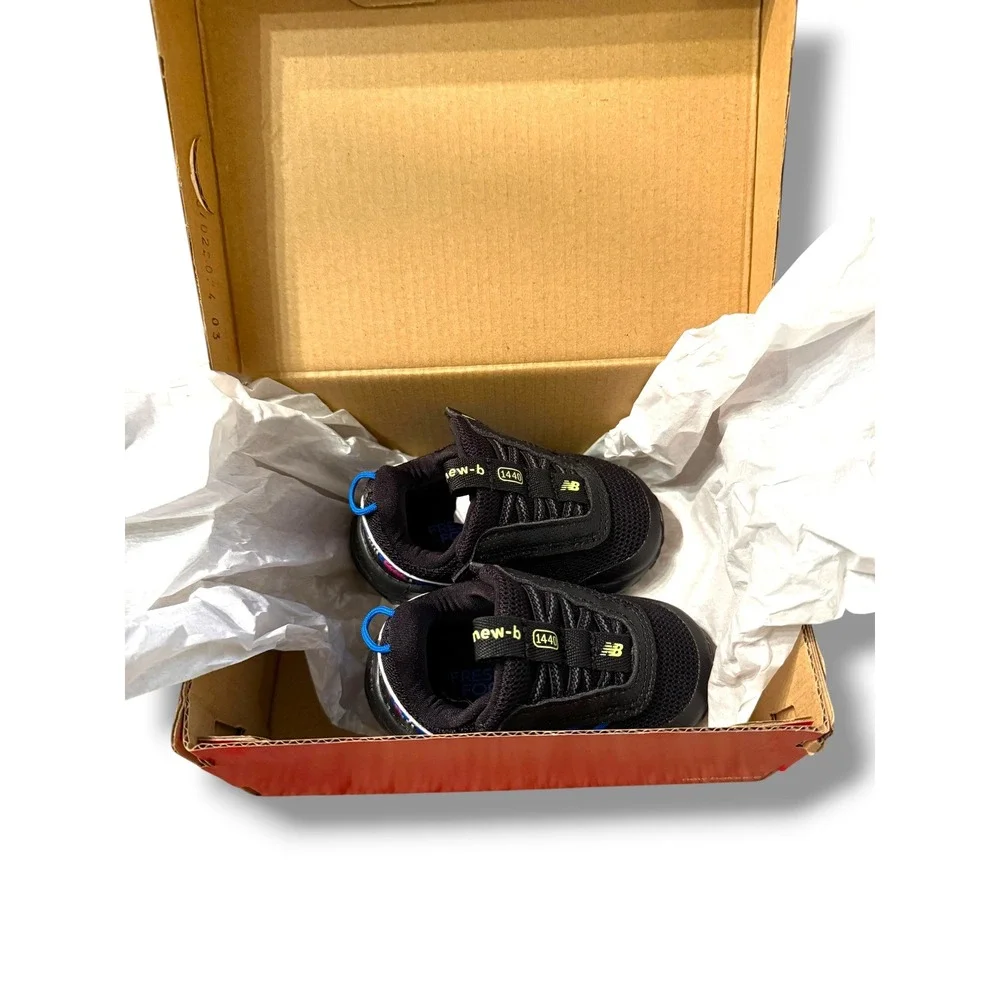 New Balance New-B 1440 Infant Sneakers‎ Size 2 Black Blue Hook Loop NEW
